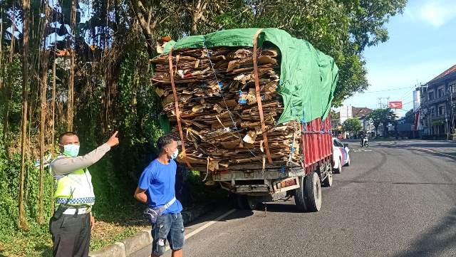 Polres Tabanan Gencar Razia Truk ODOL, Ini  Alasannya