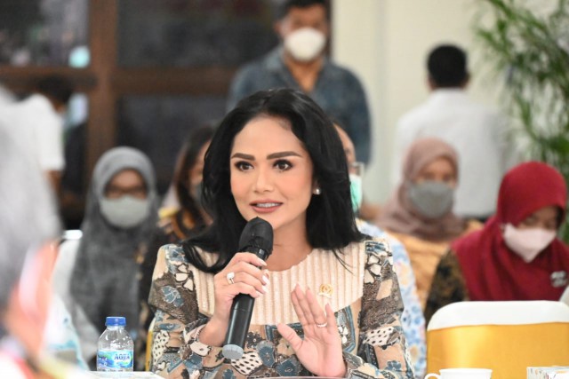 Krisdayanti Tak Setuju Penghapusan Syarat PCR dan Antigen