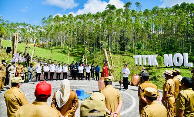 Di Titik Nol IKN, Presiden Jokowi Pimpin Prosesi Penyatuan Tanah dan Air Nusantara