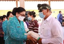 Aksi Sosial Ketua TP PKK Bali Berbakti dan Berbagi di Kabupaten Bangli Aksi Sosial Ketua TP PKK Bali Berbakti dan Berbagi di Kabupaten Bangli