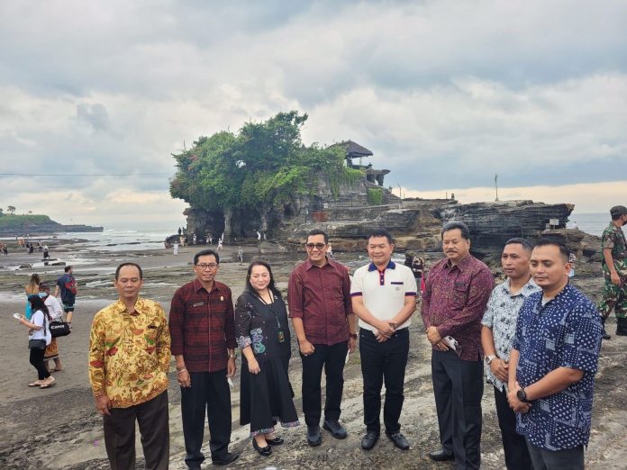 Bupati Tabanan Dampingi Jenderal Dudung Kunjungi DTW Tanah Lot