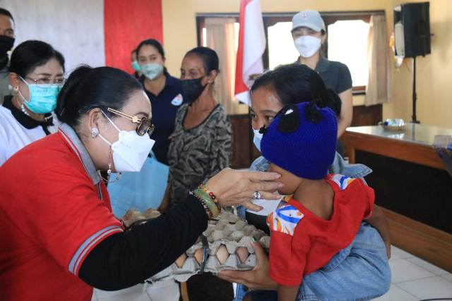  HUT Ke-59, BKOW Bali Bantu Lansia Difabel dan Anak Stunting