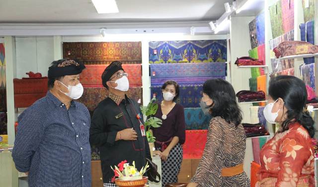 Ketua DPRD Tabanan Dukung Penuh UMKM di Pameran IKM Bali Bangkit