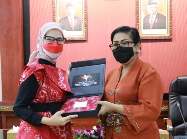 Ny. Putri Koster Terima Staf Khusus Presiden Angkie Yudistia