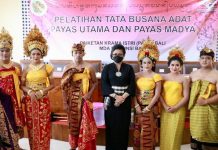 PAKIS Bali Gencarkan Pelatihan Tata Busana Adat Bali Pelatihan Tata Busana Adat Bali