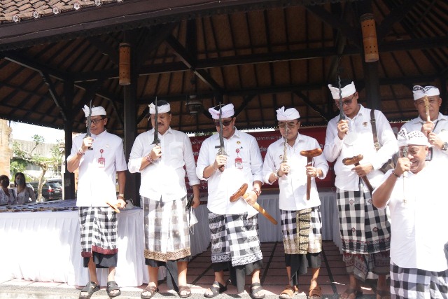 Gelar Upacara Jana Kerthi, Pelaksanaan Tumpek Landep di Tabanan Dipusatkan di Pura Puser Tasik