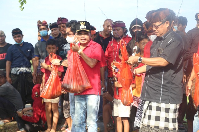 Ajak Warga Lestarikan Sungai, Edi Wirawan Buka Lomba Mancing