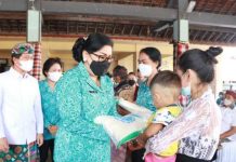 Ketua TP PKK Bali Menyapa dan Berbagi di Desa Jumpai dan Sulang Klungkung Ketua TP PKK Bali Menyapa dan Berbagi di Desa Jumpai dan Sulang Klungkung