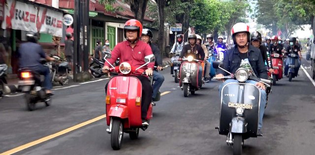 Buleleng MoDs Day ke-2, Komunitas Vespa Mengitari Kota Singaraja