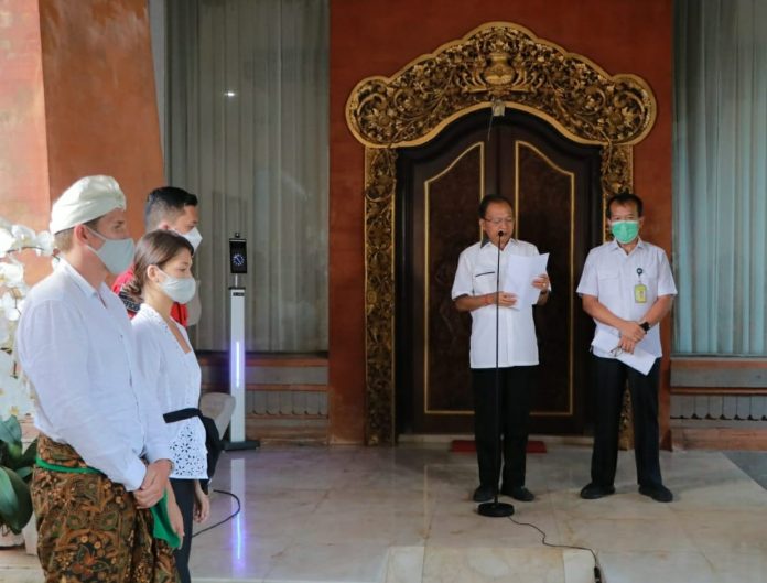 Gubernur Koster Perintahkan Deportasi WNA Berfoto Tanpa Busana
