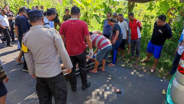 Salip Truk di Jalan Berlubang, Pemotor Jatuh Lalu Tewas Terlindas