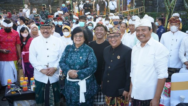 Hadiri Pagelaran “Nuwur Kukuwung Ranu”, Wagub Cok Ace Ungkap Makna Tumpek Wariga Dihadapan Dua Menteri