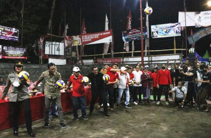 Buka Kejuaraan Bola Voli, Bupati Tabanan Harap Generasi Muda Mampu Kembangkan Potensi Diri