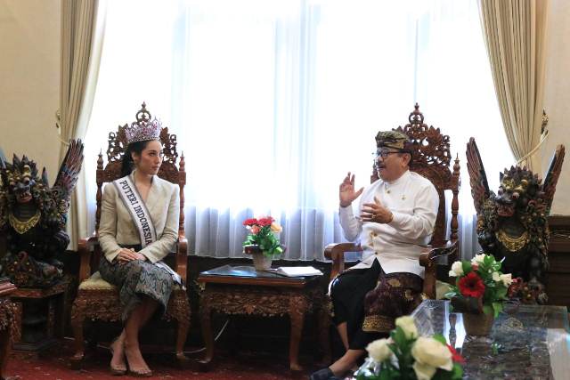 Dari Ubud Bali, Laksmi Shari De Neefe Suardana Mohon Restu untuk Melenggang Mewakili Indonesia dalam Ajang Miss Universe 2022.