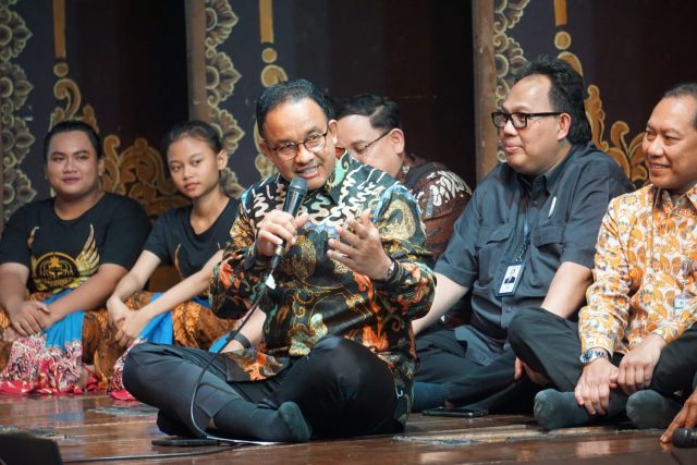 Anies Baswedan Penuhi Janji Kunjungi Gedung Wayang Orang Bharata di Senen