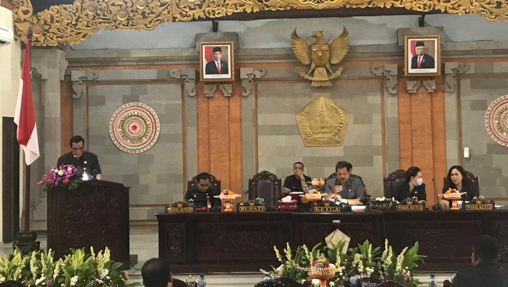 Sidang Paripurna, Bupati Sanjaya Sampaikan 3 Ranperda Kabupaten Tabanan