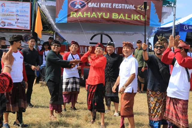 Gubernur Koster Buka Bali Kite Festival ke-44 Sebagai Warisan Budaya di Bidang Seni Layang