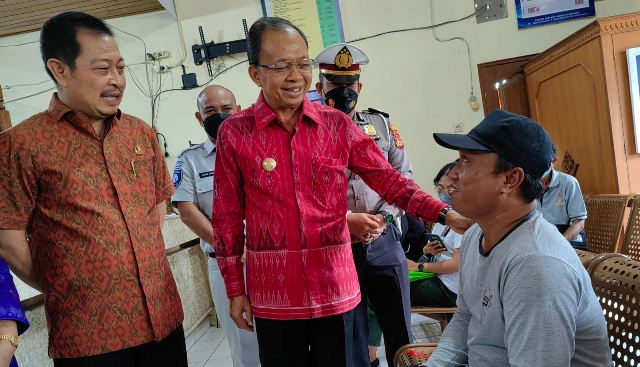 Gubernur Koster Inspeksi Ruang Kerja UPTD PPRD Provinsi Bali di Kabupaten Gianyar dan Klungkung