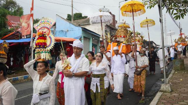 Prosesi Melasti di Pura Mandara Giri Semeru Agung Lumajang