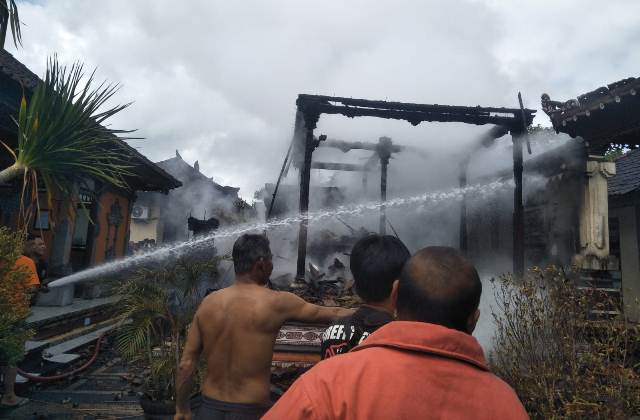 Korsleting Listrik, Bangunan Bale Ludes Terbakar