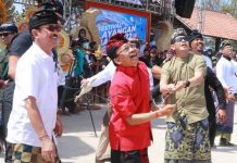 Gubernur Koster Buka Festival Layang-Layangan di Pantai Mertasari Festival Layangan