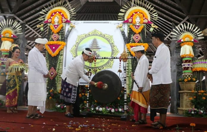 Wagub Cok Ace Buka  Mahasabha III Pratisentana Sira Arya Kanuruhan
