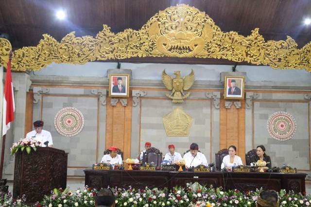 Paripurna DPRD Bupati Tabanan Sampaikan Pidato Pengantar Rancangan APBD Tahun Anggaran 2023