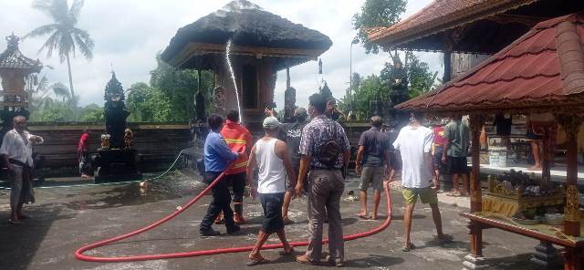 Pelinggih Pura Dalem Meliling Terbakar, Diduga Bara Api Pembakaran Bade