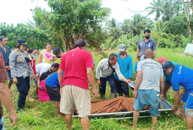 Petani Ditemukan Tewas Saat Istirahat Potong Rumput