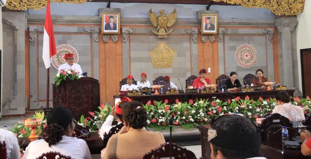 Rapat Paripurna DPRD, Bupati Tabanan Sampaikan Ranperda APBD Perubahan T.A 2022