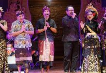 Wagub Cok Ace Apresiasi Kolaborasi Musik Keroncong dengan Gamelan Bali Wagub Cok Ace Apresiasi Kolaborasi Musik Keroncong dengan Gamelan Bali