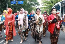 Peringati Hari Batik Nasional, Ny. Putri Koster Ikuti Parade Berkebaya Bersama Ibu Negara Hari Batik Nasional