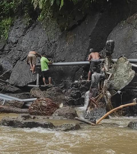 Dampak Banjir Bandang Distribusi Air Minum Di Tabanan Terganggu Karena Pipa Tersumbat Media