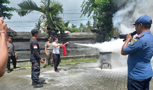 Simulasi Penanggulangan Bahaya Kebakaran