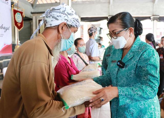 TP PKK Bali Aksi Sosial Menyapa dan Berbagi di Kabupaten Tabanan