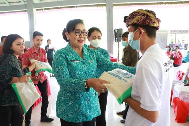 Aksi Sosial Ketua TP PKK Bali Menyapa dan Berbagi di Kabupaten Karangasem