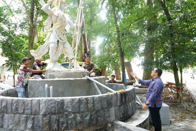 Bupati Sanjaya Tinjau Pengerjaan Taman Alit Saputra