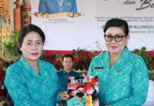 Ketua TP PKK Bali Gelar Aksi Sosial Menyapa dan Berbagi di Kabupaten Klungkung Ketua TP PKK Bali Gelar Aksi Sosial Menyapa dan Berbagi di Kabupaten Klungkung