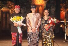 Saksikan Pagelaran Topeng Topeng, Wagub Cok Ace Puji Sosok Sukmawati Soekarno Putri Saksikan Pagelaran Topeng Topeng, Wagub Cok Ace Puji Sosok Sukmawati Soekarno Putri