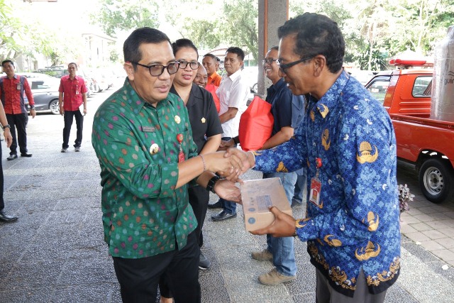 Bupati Tabanan Salurkan Bantuan CSR dari PT. HM. Sampoerna TBK