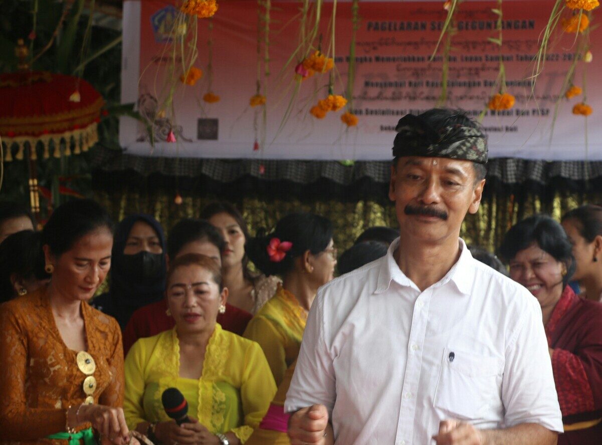 Peringati Hari Ibu, Kadis DPMPTSP Bali Ajak Warga Bali Hindari Calo Urus NIB