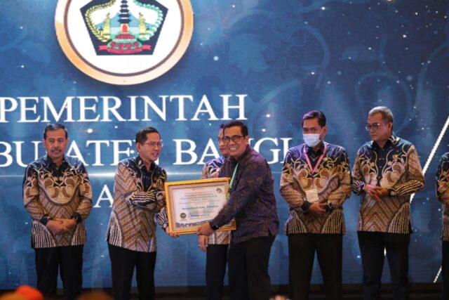 Pemkab Tabanan Raih Penghargaan 10 Besar Nasional Predikat Kepatuhan Standar Pelayanan Publik 2022