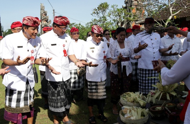 Perayaan Hari Tumpek Wariga, Wabup Edi Ajak Masyarakat Jaga Keharmonisan dengan Alam