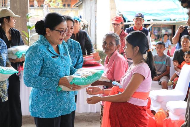 TP PKK Bali Gelar Aksi Sosial Menyapa dan Berbagi di Nusa Penida