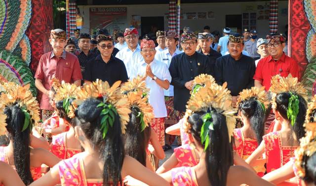 Kerja Keras Gubernur Koster Diapresiasi, Walikota Bersama Masyarakat Denpasar Dukung Koster 2 Periode