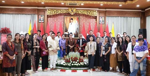 Ketua Dekranasda Bali Buka Webinar Bincang Mode Bersama Samuel Wattimena