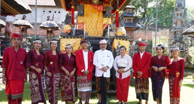 Wagub Cok Ace Hadiri Ngenteg Linggih lan Padudusan Agung di Pura Pajenengan Pande, Antiga