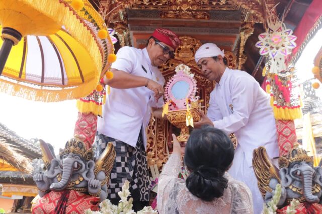 Bupati Sanjaya Hadiri Upacara Dewa Yadnya di Grya Sakti Manuaba Tunjuk