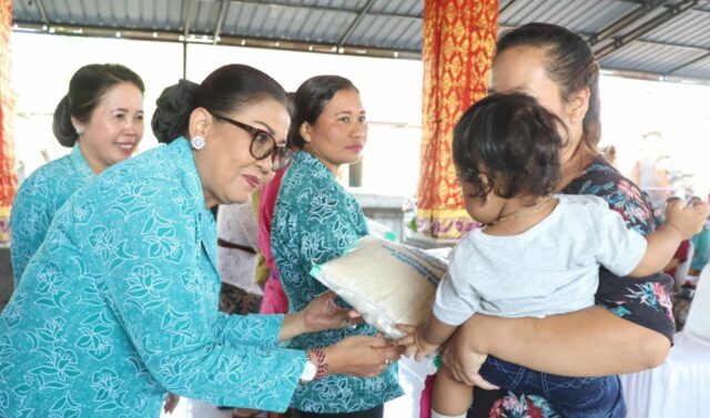 TP PKK Bali Gelar Aksi Sosial Menyapa dan Berbagi di Kabupaten Klungkung