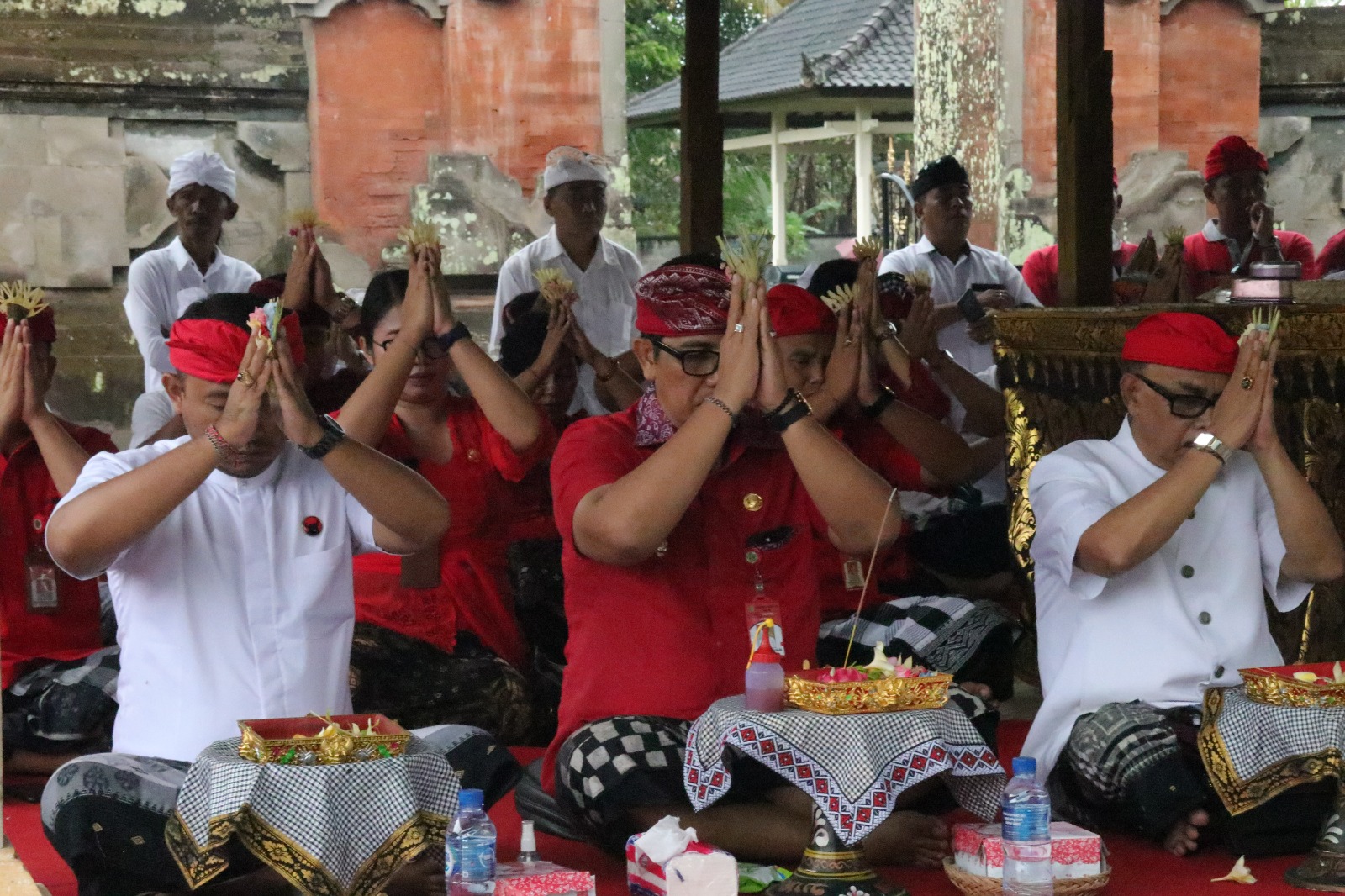 Bupati Sanjaya Hadiri Pemlaspasan Gedong Madu dan Candi Kurung Pura Puseh Desa Adat Belayu